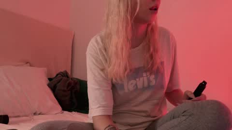 Snapshot of h2h0e chatting on 12-05-24, 07:28 Lana online show from 12-05-24, 07:28