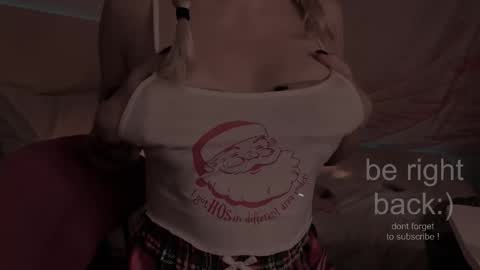 Snapshot of h2h0e chatting on 09-26-25, 03:43 Lana online show from 09-26-25, 03:43