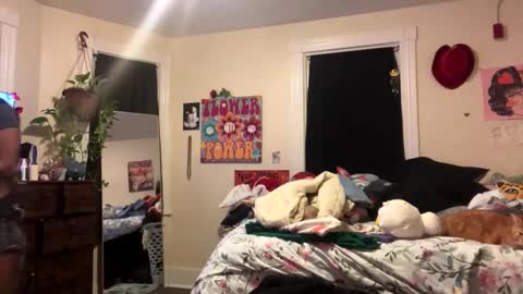 h9neybunny2000 online show from 03-01-25, 02:37