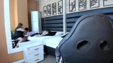 hadelyn_lee online show from 03-25-26, 03:45