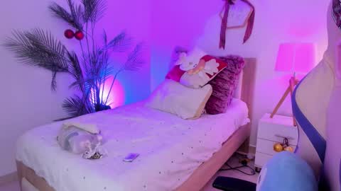 Hadid online show from 12-17-25, 10:38