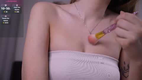 Snapshot of hadleynichols chatting on 02-12-26, 01:11 Hi Im Rebecca Glad to see you in my room PVT is open online show from 02-12-26, 01:11