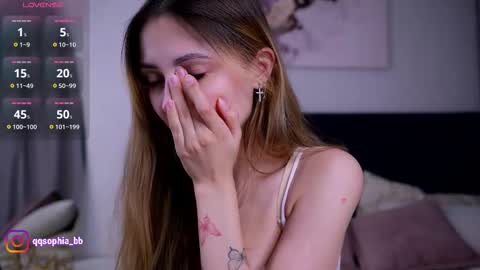 Snapshot of hadleynichols chatting on 02-23-26, 01:36 Hi Im Rebecca Glad to see you in my room PVT is open online show from 02-23-26, 01:36