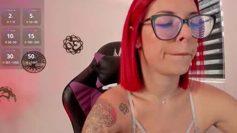 Hailee online show from 10-15-25, 03:23