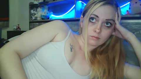 Snapshot of haileyakuma69 chatting on 02-11-25, 11:54 Hailey and d online show from 02-11-25, 11:54