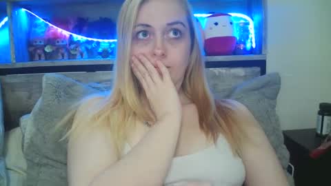 Snapshot of haileyakuma69 chatting on 02-13-25, 10:33 Hailey and d online show from 02-13-25, 10:33