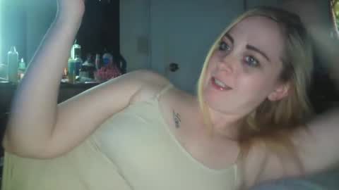 Snapshot of haileyakuma69 chatting on 02-27-25, 07:23 Hailey and d online show from 02-27-25, 07:23