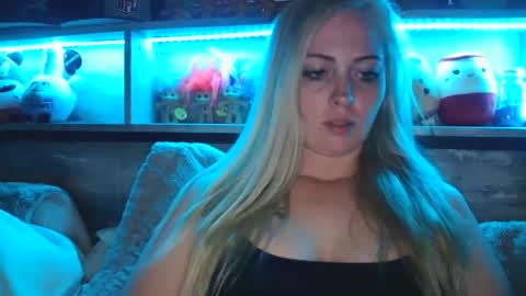 Snapshot of haileyakuma69 chatting on 10-05-25, 11:13 Hailey and d online show from 10-05-25, 11:13