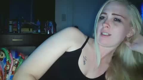 Snapshot of haileyakuma69 chatting on 10-16-25, 07:42 Hailey and d online show from 10-16-25, 07:42