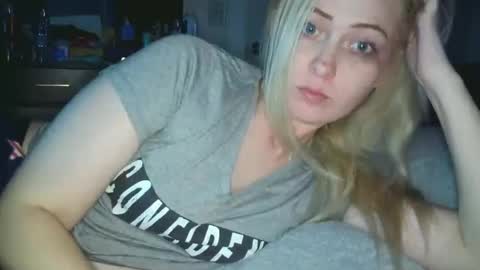 Snapshot of haileyakuma69 chatting on 11-01-25, 04:58 Hailey and d online show from 11-01-25, 04:58