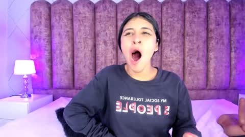 Snapshot of haileymiller1 chatting on 02-14-25, 10:07 Haileymiler online show from 02-14-25, 10:07