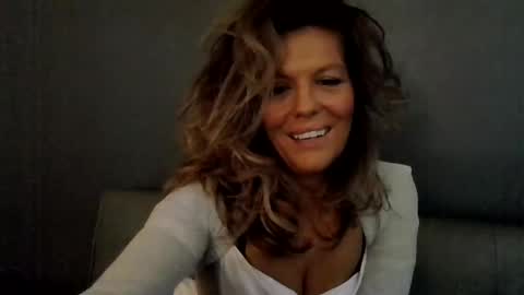 Hailey online show from 01-08-26, 06:10