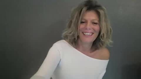 Hailey online show from 04-22-26, 06:42