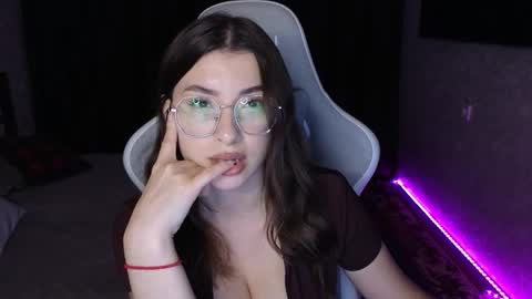 Snapshot of haily_heavenly chatting on 11-26-25, 01:34 HailyHeavenly online show from 11-26-25, 01:34