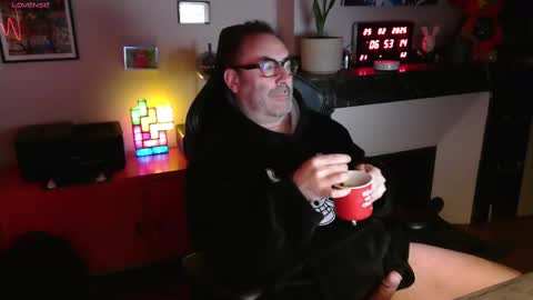 Snapshot of hairyfred73 chatting on 02-25-25, 05:52 hairyfred73 online show from 02-25-25, 05:52