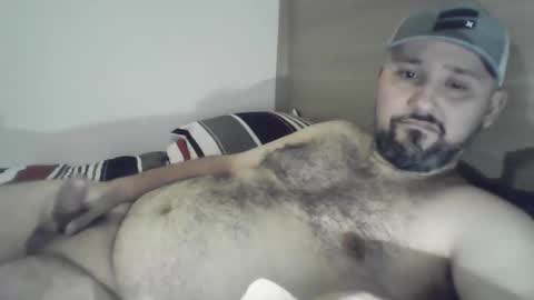 Snapshot of hairyman86 chatting on 12-19-25, 08:54 hairyman86 online show from 12-19-25, 08:54