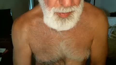 Snapshot of hairypecsguy chatting on 06-25-26, 10:14 Hairy pecs online show from 06-25-26, 10:14