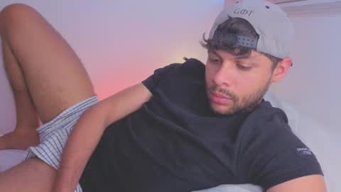 Independent       model  online show from 12-21-25, 07:54