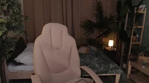 Mary online show from 11-13-25, 02:05