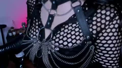 halley_ravenn online show from 05-19-26, 01:56