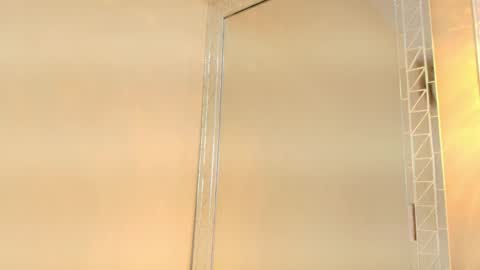 Hallie Stone online show from 04-15-26, 12:23