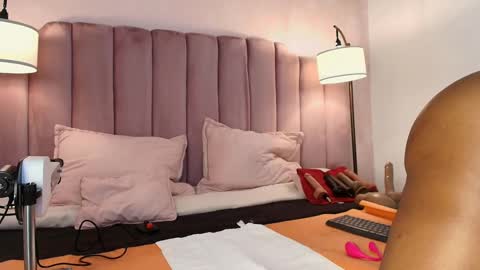  Hally Bans  online show from 02-06-25, 04:47