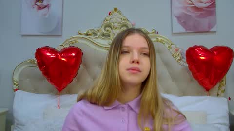 Snapshot of hallybradley chatting on 02-18-26, 05:03 HallyBradley online show from 02-18-26, 05:03