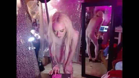 halovalentine online show from 09-17-25, 12:01