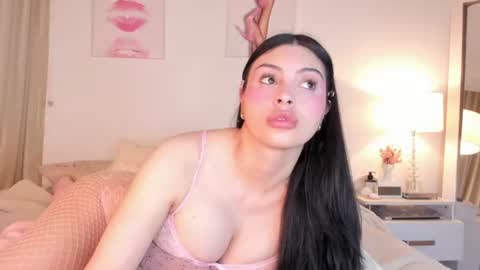 Snapshot of halseycox__ chatting on 06-24-26, 11:53 Halsey Maria online show from 06-24-26, 11:53