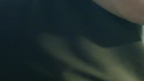 Snapshot of hamhead71 chatting on 12-23-24, 01:18 hamhead71 online show from 12-23-24, 01:18