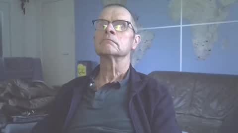 Snapshot of hamto65 chatting on 10-23-25, 03:22 Prefer men 80 online show from 10-23-25, 03:22