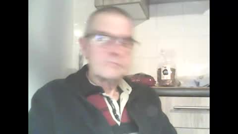 Snapshot of hamto65 chatting on 12-21-25, 09:33 Prefer men 80 online show from 12-21-25, 09:33