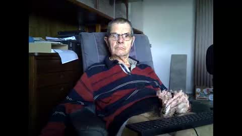 Snapshot of hamto65 chatting on 01-09-26, 10:18 Prefer men 80 online show from 01-09-26, 10:18