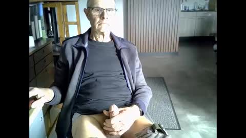 Snapshot of hamto65 chatting on 03-15-26, 11:05 Prefer men 80 online show from 03-15-26, 11:05