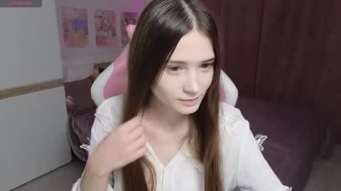 Snapshot of hana_flo chatting on 10-28-25, 02:31 Hana online show from 10-28-25, 02:31