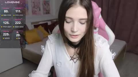 Snapshot of hana_flo chatting on 11-10-25, 02:05 Hana online show from 11-10-25, 02:05