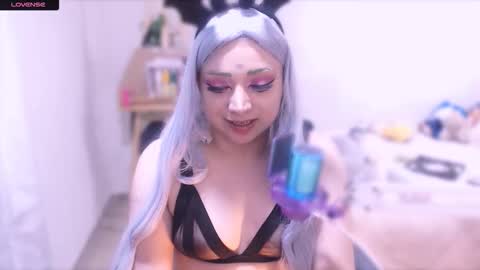 Snapshot of hana_hyuga1 chatting on 10-24-25, 12:52 Hana Hyuga . Please help me reach 200 thumbs up online show from 10-24-25, 12:52