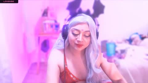 Snapshot of hana_hyuga1 chatting on 10-25-25, 02:41 Hana Hyuga . Please help me reach 200 thumbs up online show from 10-25-25, 02:41