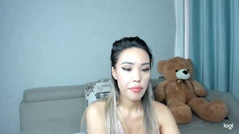 Snapshot of hanah_cho_cho chatting on 03-11-25, 05:38 Hanah online show from 03-11-25, 05:38