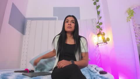 Snapshot of hanah_gray chatting on 10-21-25, 11:00 hanah_gray online show from 10-21-25, 11:00