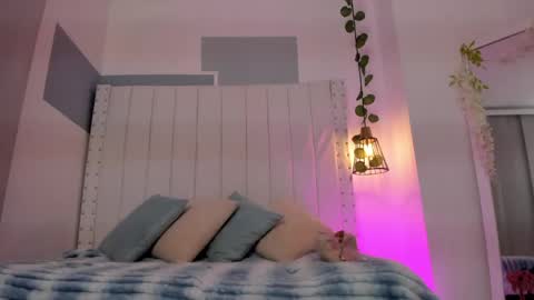 Snapshot of hanah_gray chatting on 04-26-26, 11:19 hanah_gray online show from 04-26-26, 11:19