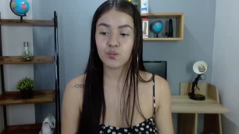 Snapshot of hanah_greey chatting on 12-03-24, 08:06 HANAH online show from 12-03-24, 08:06