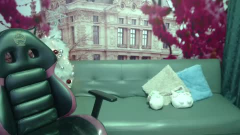 Snapshot of hanaku_8 chatting on 12-20-24, 02:05 Hanaku online show from 12-20-24, 02:05