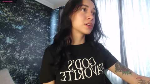 Snapshot of hanaku_8 chatting on 09-22-25, 02:19 Hanaku online show from 09-22-25, 02:19