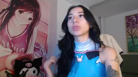 Snapshot of hanaku_8 chatting on 11-25-25, 01:33 Hanaku online show from 11-25-25, 01:33