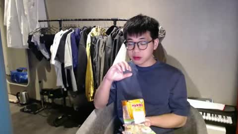 Snapshot of handsome_mannn chatting on 02-04-26, 12:16 handsome_mannn online show from 02-04-26, 12:16