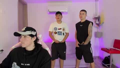 Snapshot of handsomeboys19 chatting on 11-18-25, 01:33 leonardfarrucknick and otis online show from 11-18-25, 01:33