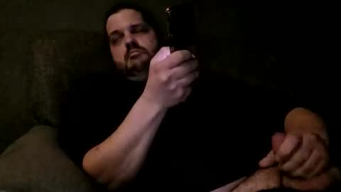 Snapshot of handsomedaddy198924 chatting on 01-12-26, 06:07 Handsomedaddy198923 online show from 01-12-26, 06:07