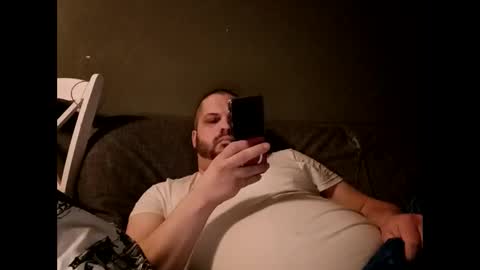 Snapshot of handsomedaddy198924 chatting on 03-01-26, 05:31 Handsomedaddy198923 online show from 03-01-26, 05:31