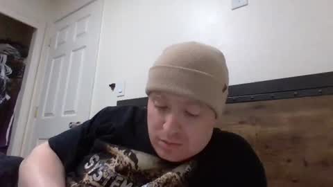 Snapshot of handsomedevil93 chatting on 01-12-26, 01:33 Matt online show from 01-12-26, 01:33